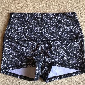 Lululemon Boogie Shorts *Holiday Collection Size 8
